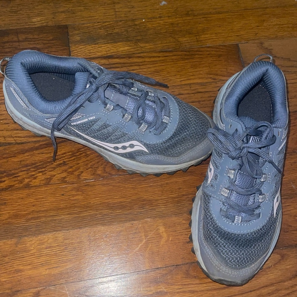 Saucony run everywhere sneakers